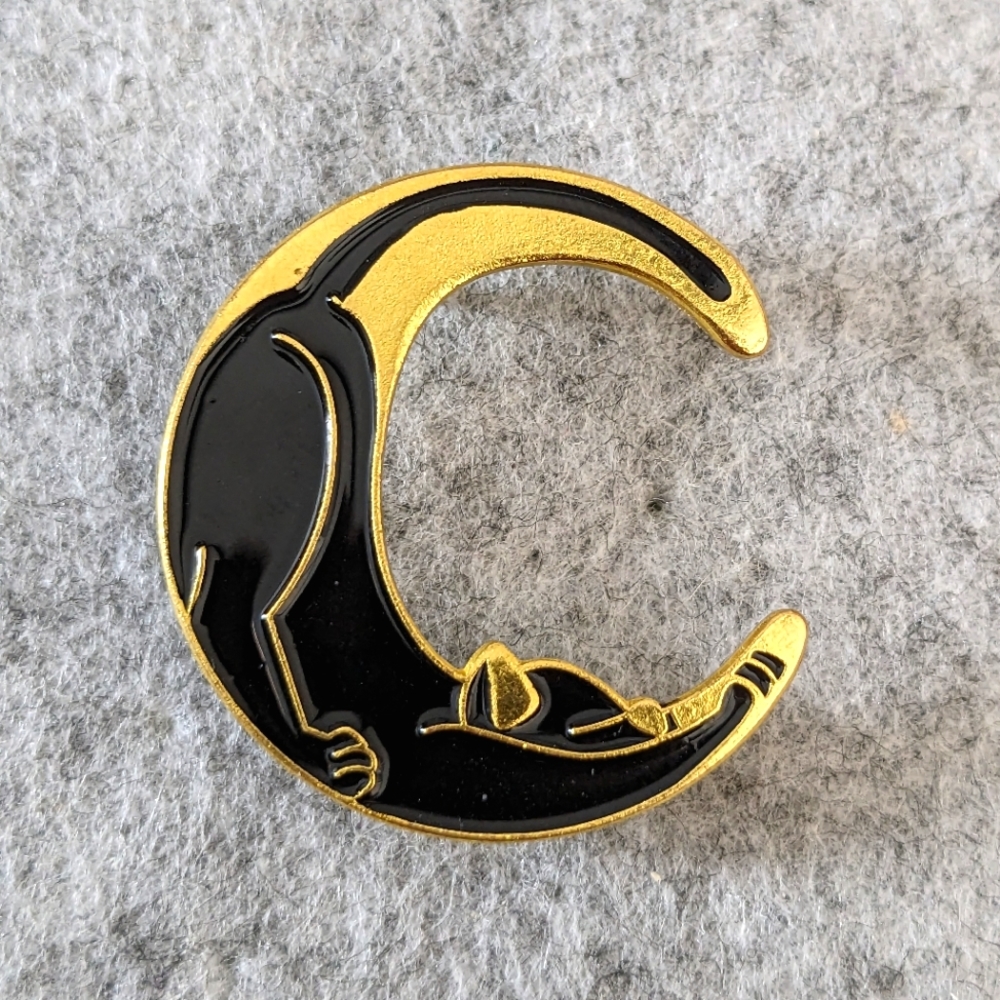 Moon Cat Pin 🐈‍⬛ Stretching Kitty 🐈‍⬛ Elegant Gold & Black